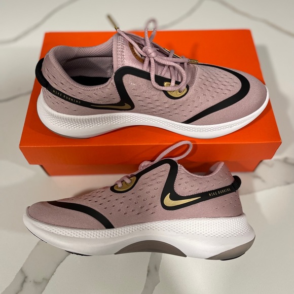 New with box Women’s Nike Joyride dual run 6.5 plum chalk/black/metallic gold - Picture 3 of 9